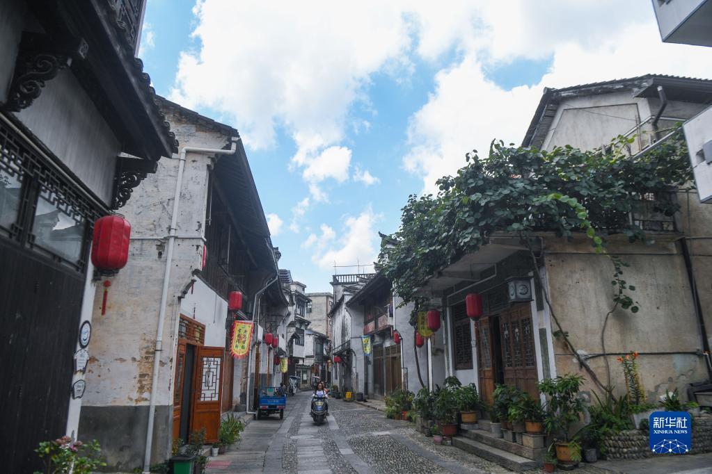 渐冻症抗争者蔡磊:全力以赴,打光所有的“子弹”丨面孔
